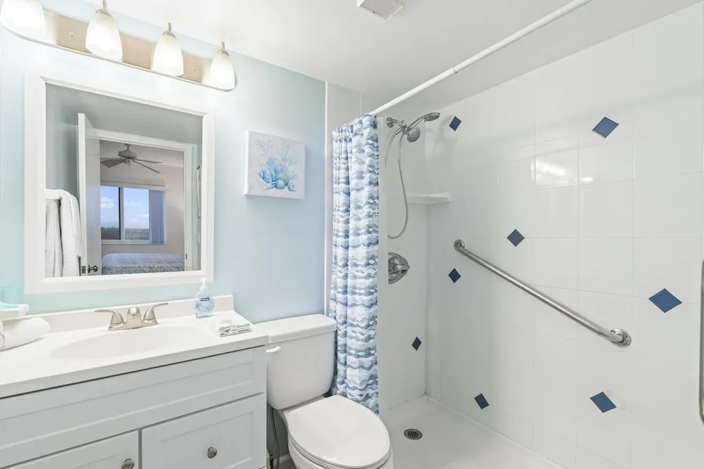 Life's A Beach~oceanfront 2 Bedroom Condo by RedAwning