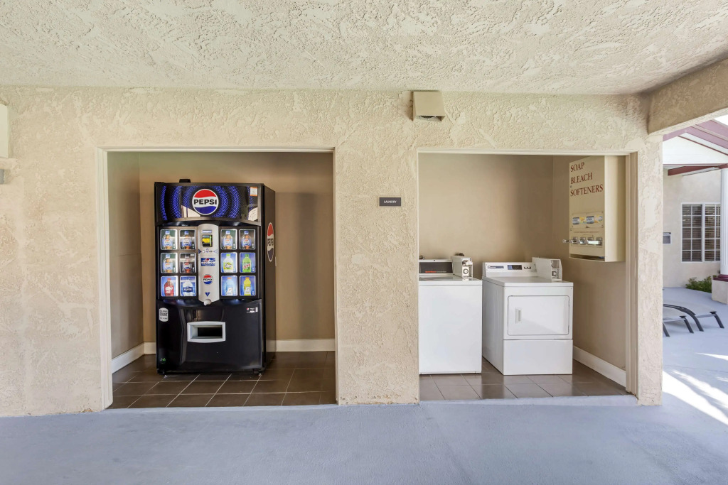 Best Western China Lake Inn