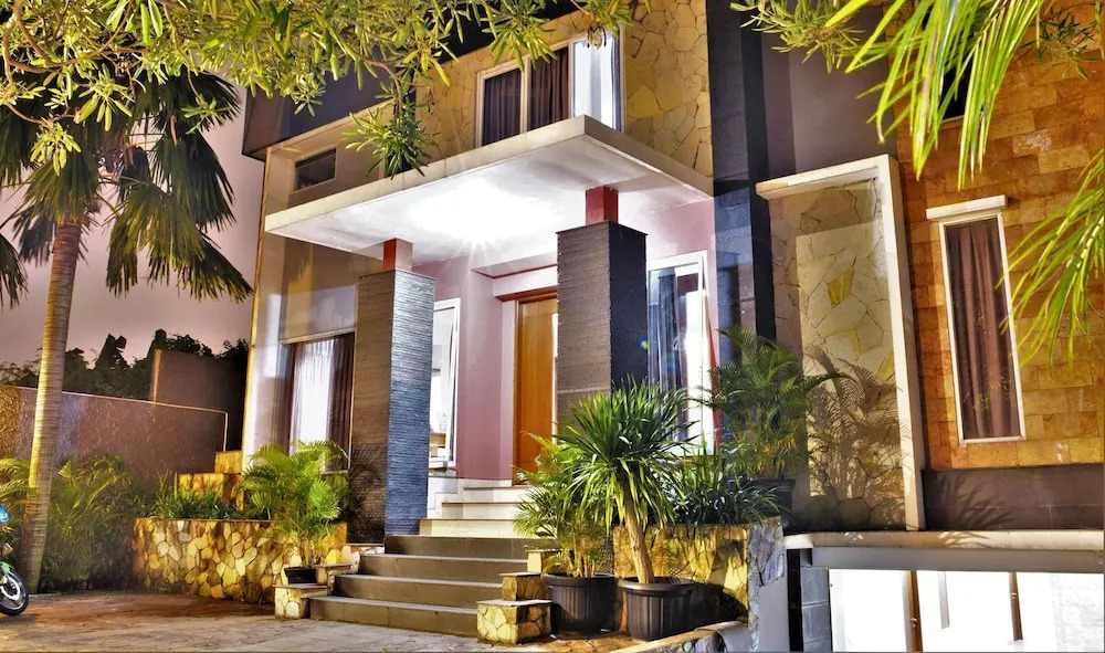ZEN Rooms Basic near Cilandak Town Square