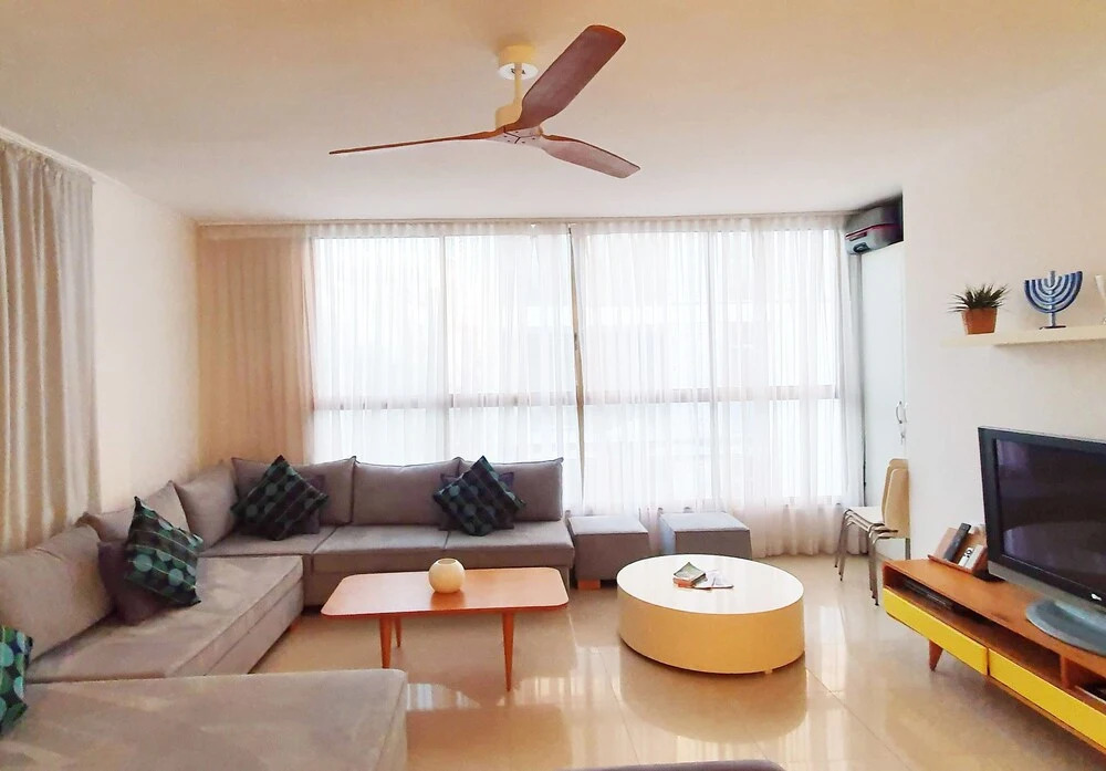 Charming 3 Bdr Apt 2 Min From Beach Tl51