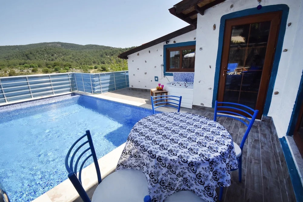 Villa Teo 2 by Helaltatilvillari