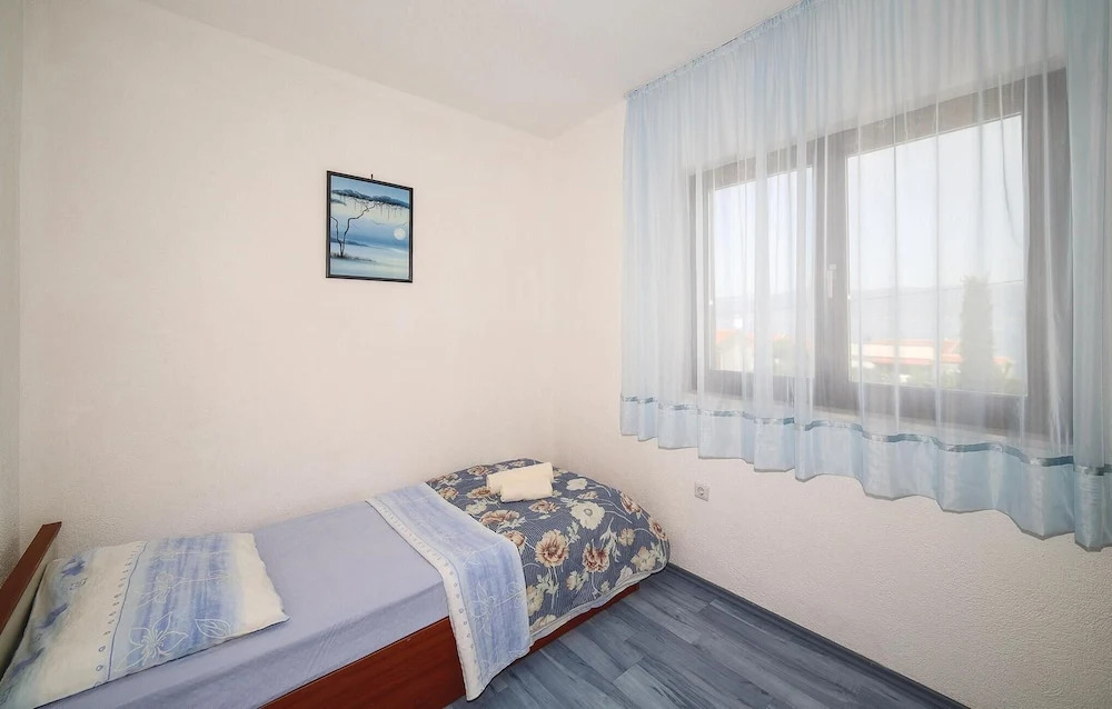 Nice Home in Slatine With Wifi and 5 Bedrooms