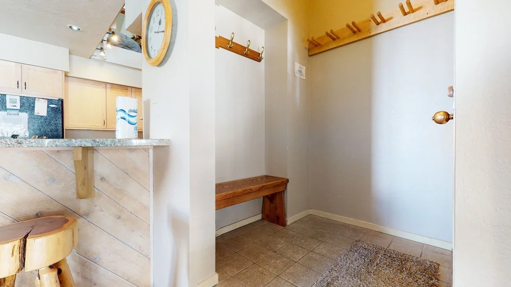 Snowcreek IV 622 Light, Bright and Updated, Walk to Snowcreek Athletic Club by RedAwning
