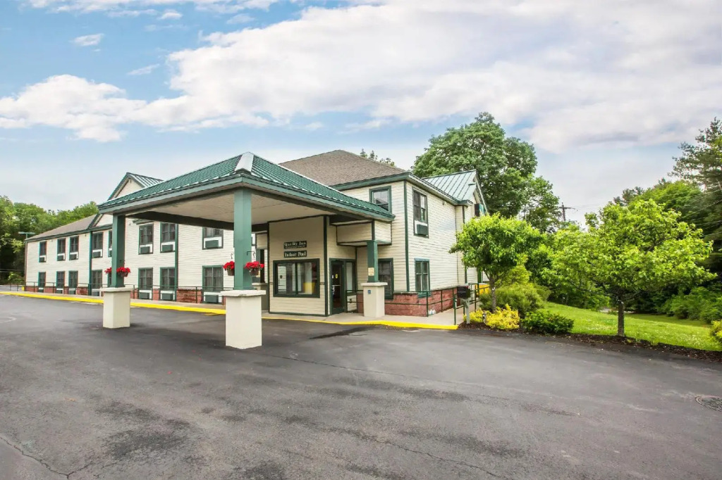 Point Hotel Queensbury - Lake George