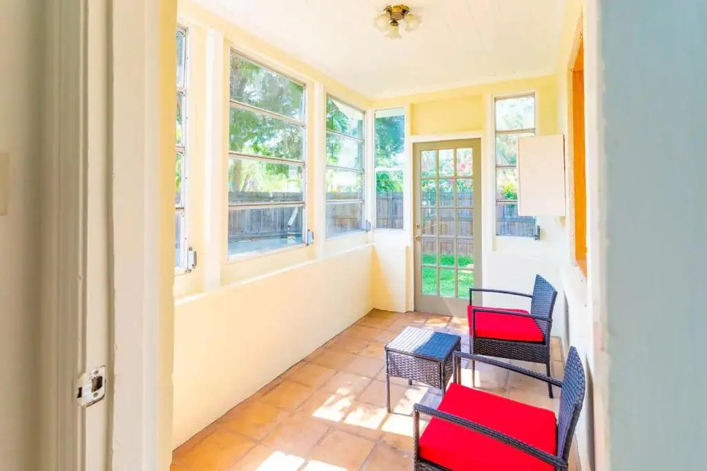 Sky Spacious Bungalow walking distance from beach! Name Sky Side A
