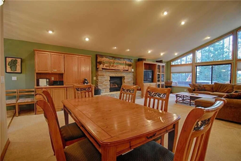 Walk to Lake! Large Home With Private Hot Tub, Yard Games and Lake Views! -sandy Shores Villa #182