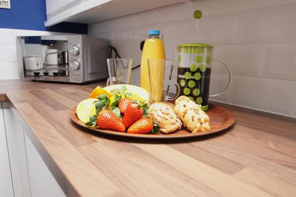 Air Host and Stay - Apartment 4 Broadhurst Court sleeps 4 minutes from town centre