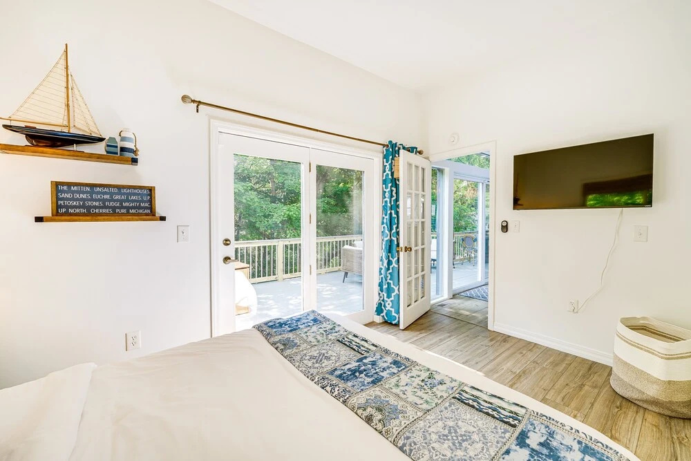 Private Beachfront Lake Michigan Rental w/ Kayaks