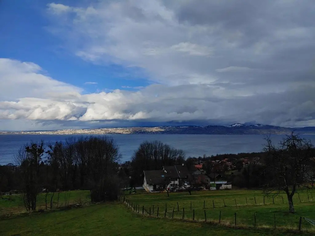 Chalet paisible dans la nature avec belle vue sur le lac Léman
