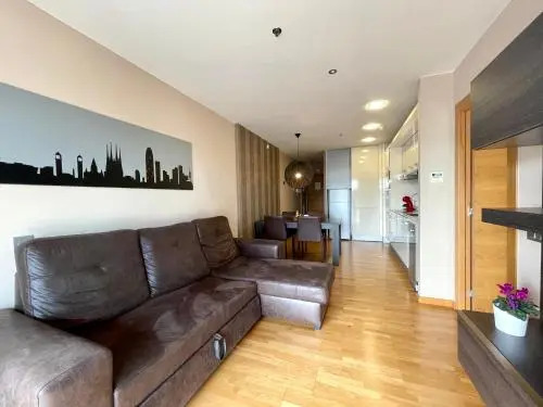 Fira Suites - Habitaciones privadas en Apartamento compartido