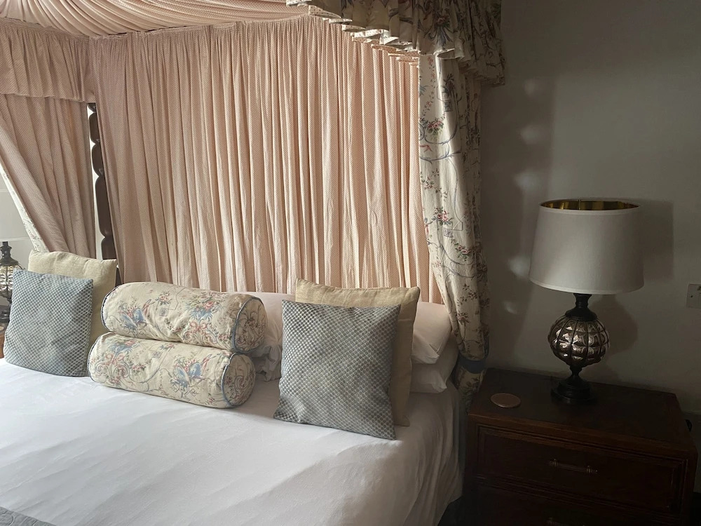The Inglenook Hotel