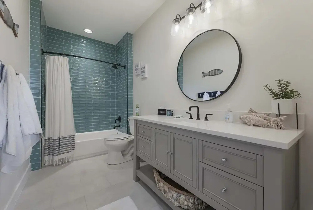 Modern Kingsland Lake Front House w/ Heated Pool!