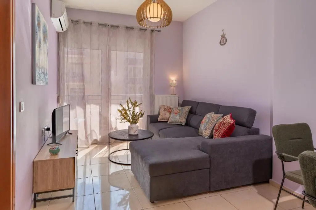 Arie's 1 Bedroom Apartment