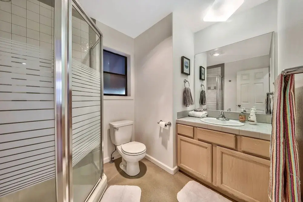 Bright, Rustic And Spacious 2br - Near The Beach 2 Bedroom Home by Redawning