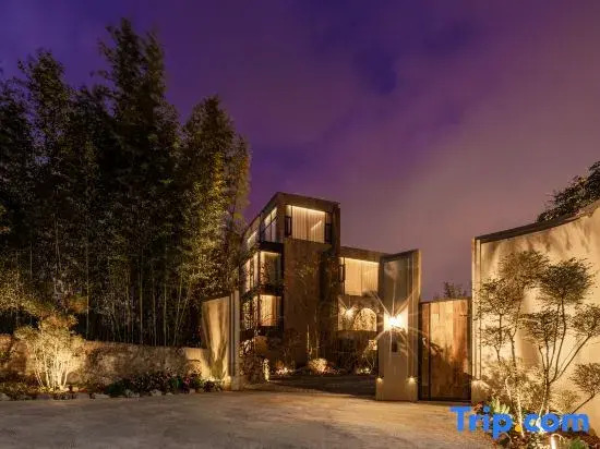 WuYun Designer Boutique Hotel Closest to Tianmen & Fox Fairy Show