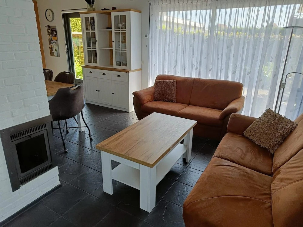 Zeeland Home With Fireplace