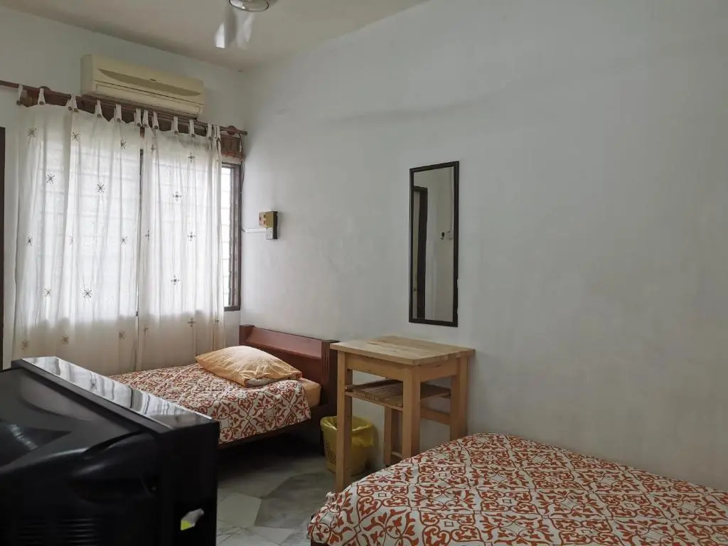 Cheerful 4-Bedrooms Residents Home