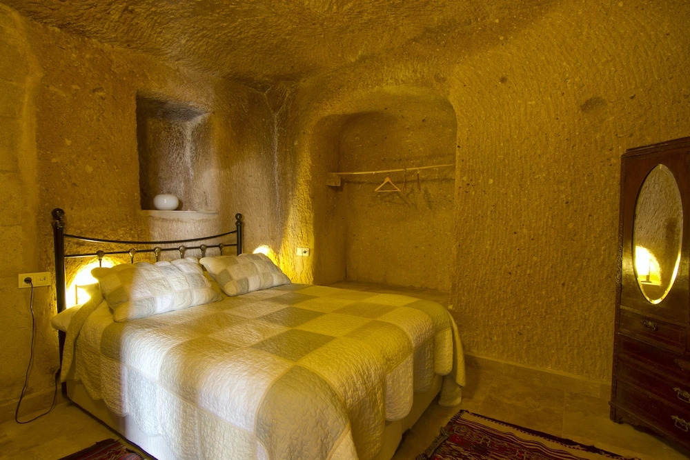 Takaev Cave House