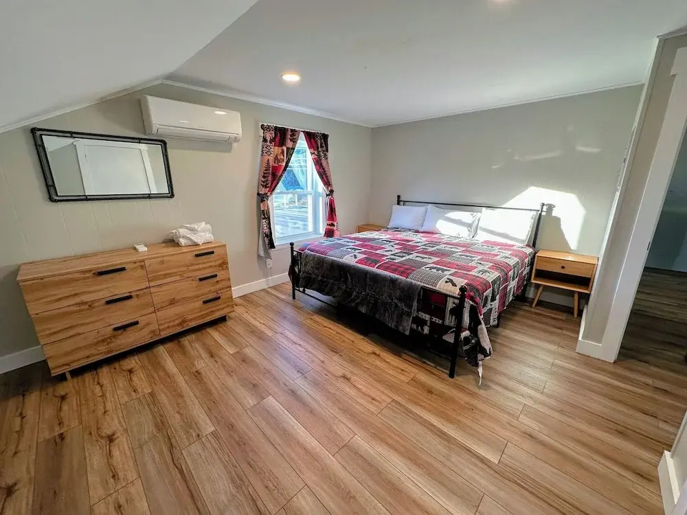 Renovated Farmhouse on Snowmobile Trail With Firepit & Mountain Views, 10 min From Bretton Woods