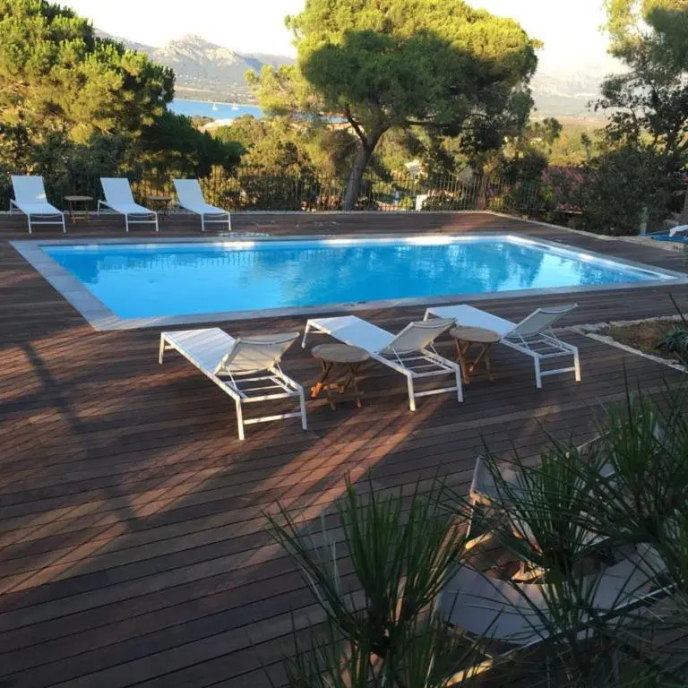 Villa campagne à Calvi piscine chauffée vue mer proche plage et centre