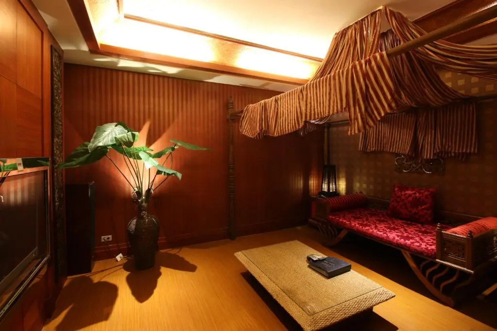 Seasons Boutique Motel