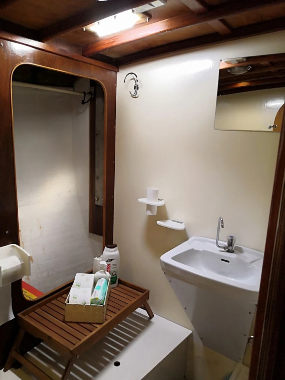 Boat, Sleep & Tours EHoa
