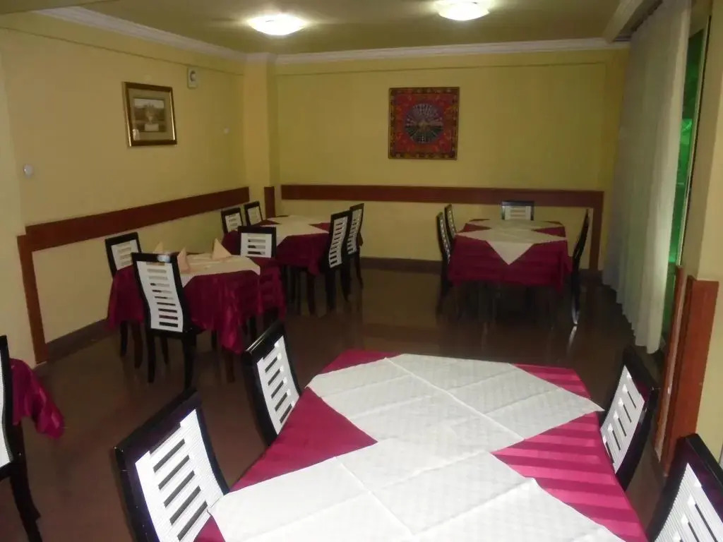 Adot Tina Hotel