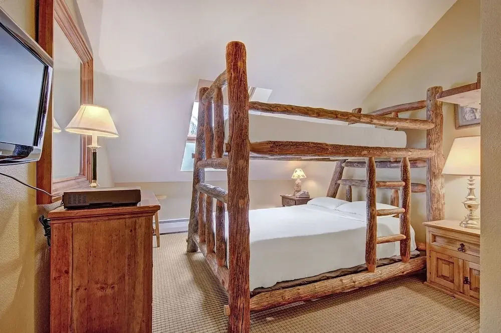 Charming 2br Steps To Snow-capped Adventures + Main St 2 Bedroom Condo by RedAwning