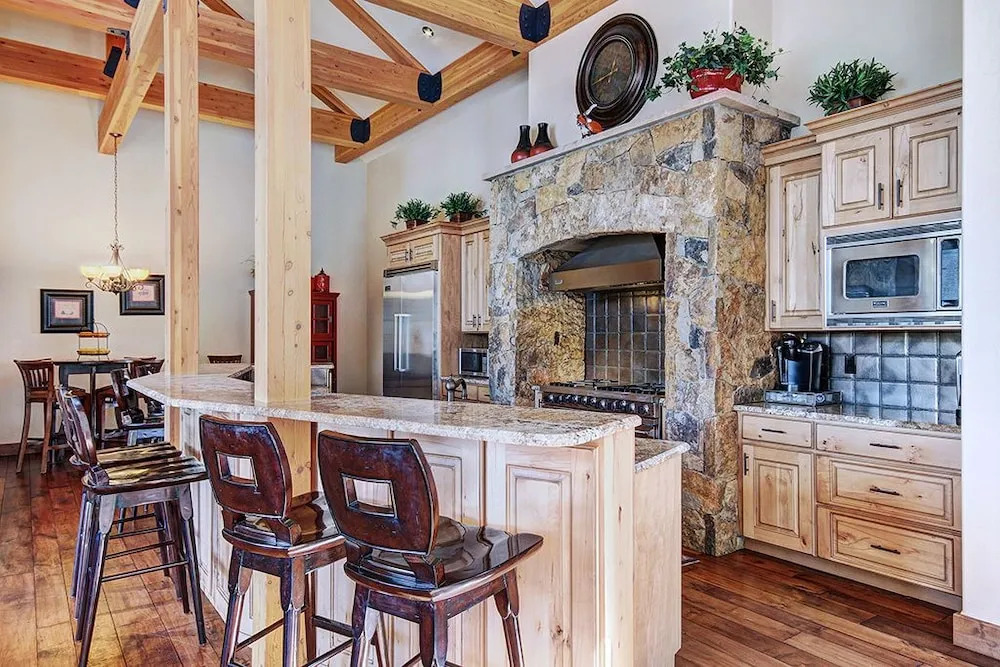 Mountain Majesty Manor