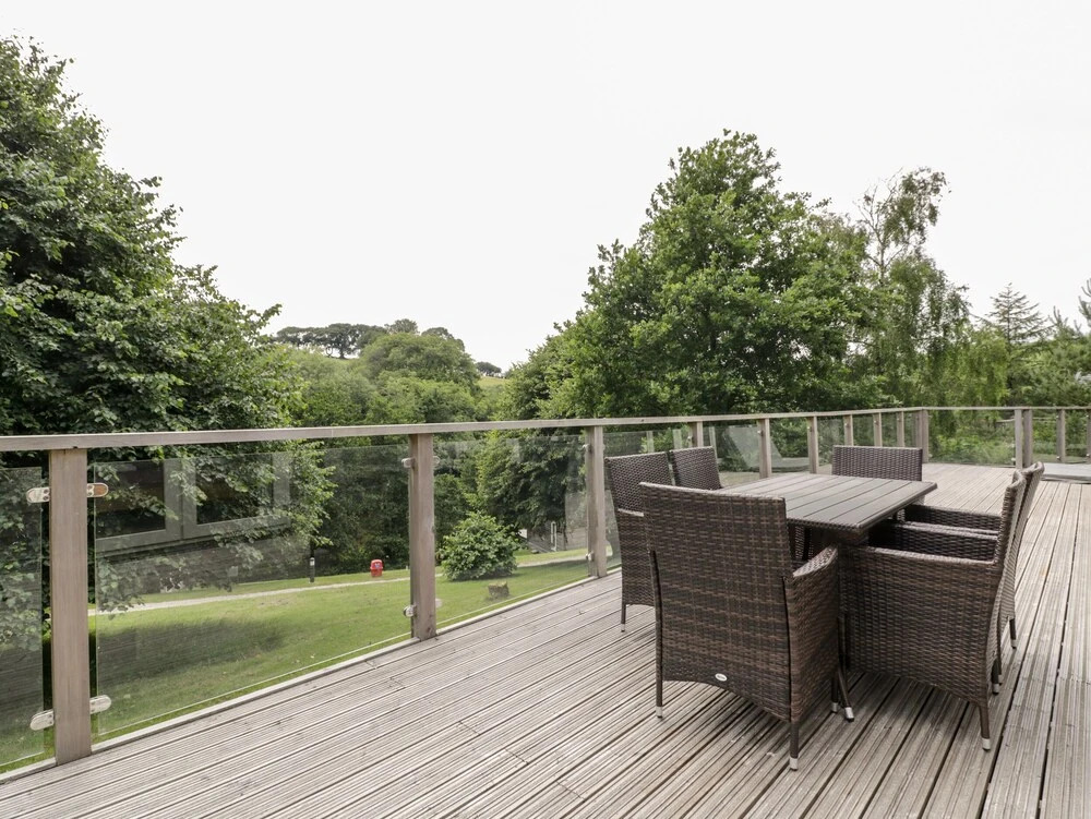 8 Lake View