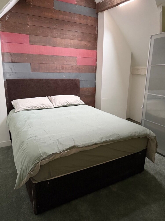 Charming Birmingham 3 Bedroom Apartment