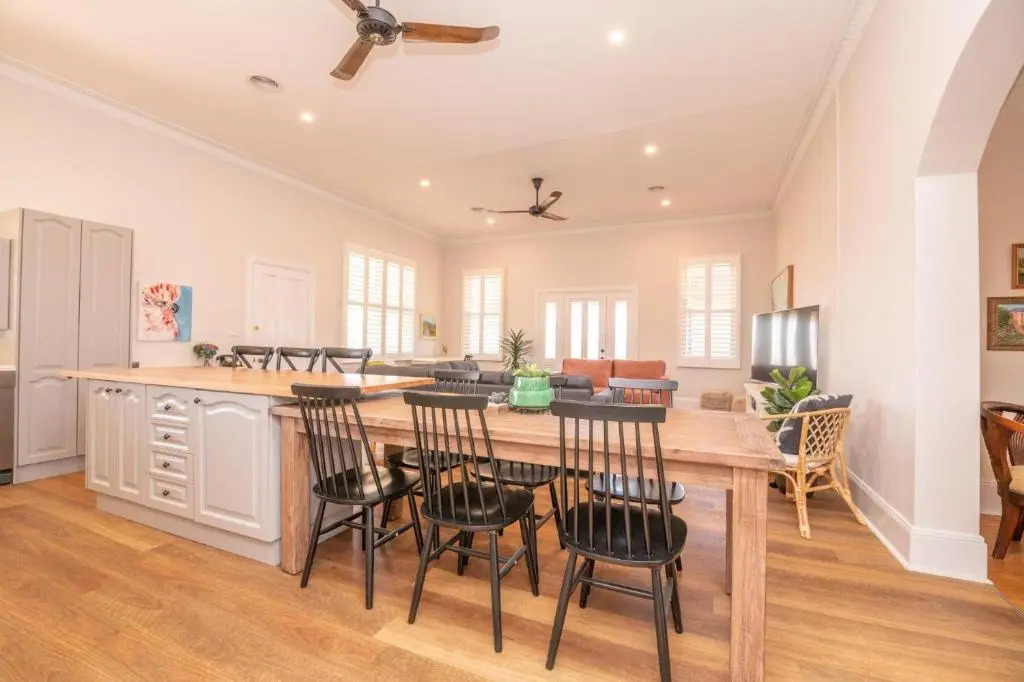 Dunkley House Bathurst Large CBD Heritage Home, Sleeps 10