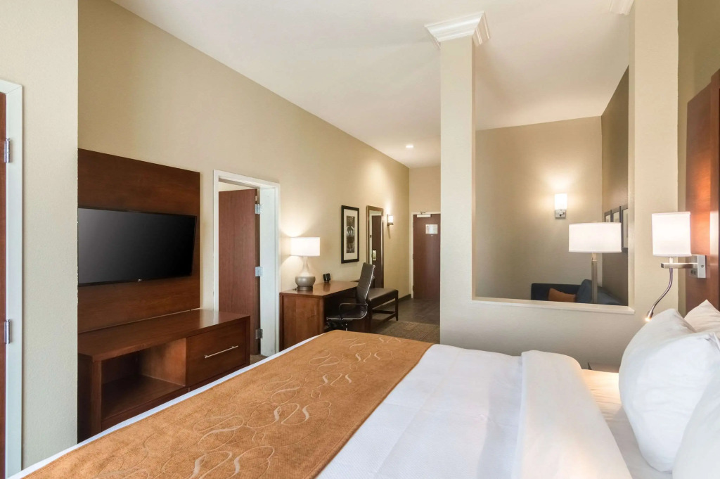 Comfort Suites Meridian and I-40