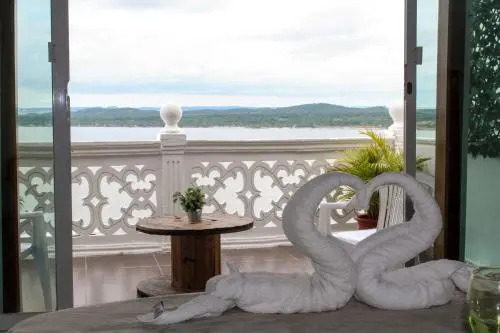 Penthouse 360⁰ Beach and Lake View