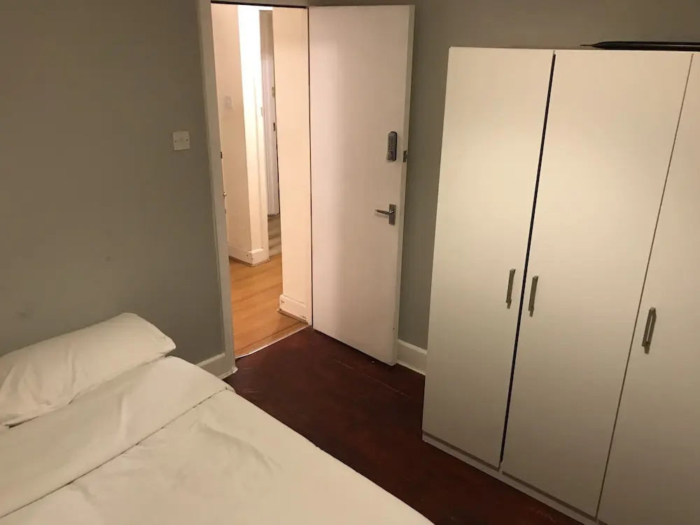 Rooms at 5 Hammersmith Road - Hostel