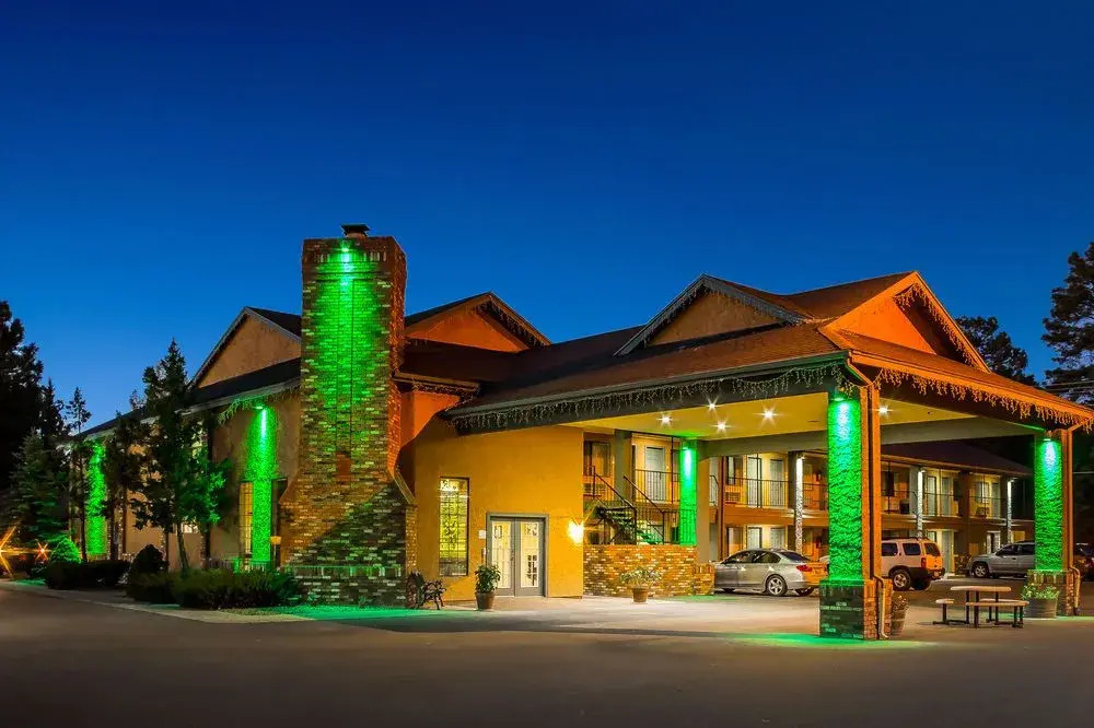 Woodland Inn & Suites