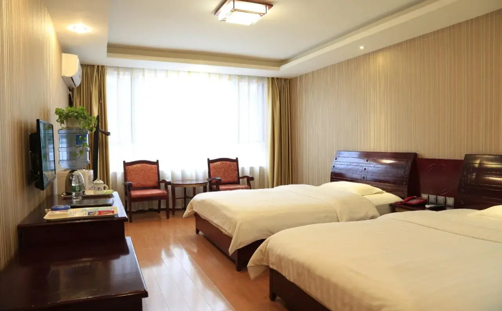 Happy Hotel