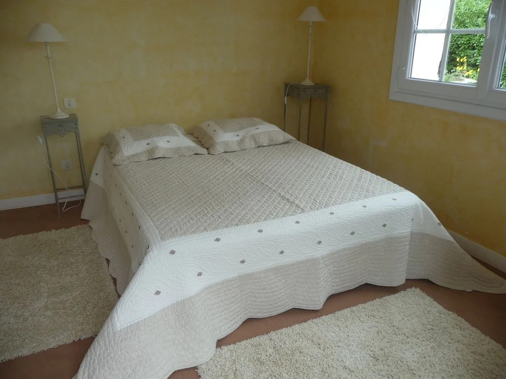 Attractive Holiday Home in C reste with Pool