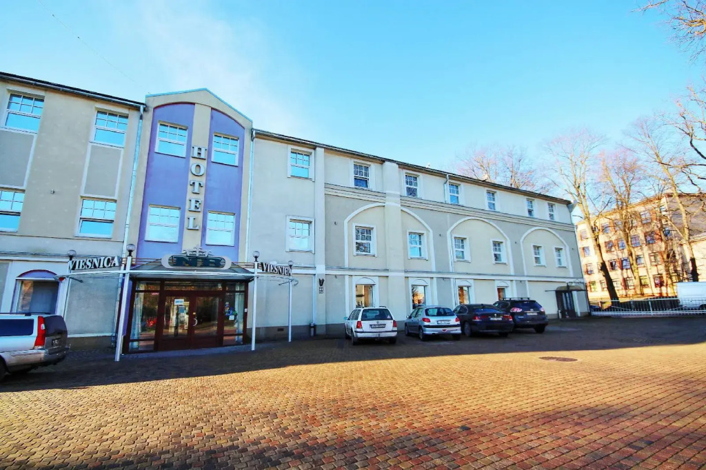 NB Hotel with Free Parking
