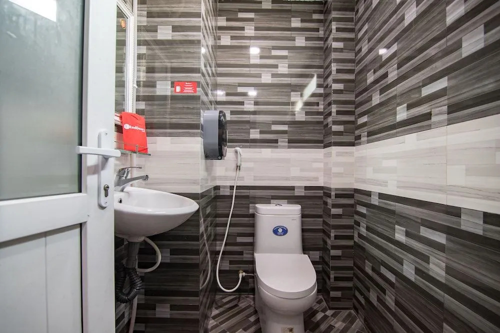 RedDoorz near Tan Son Nhat Golf 2