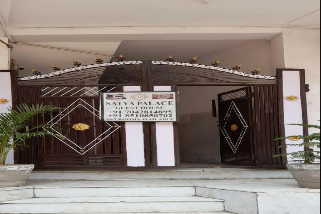 SPOT ON 79757 Hotel Satya Palace