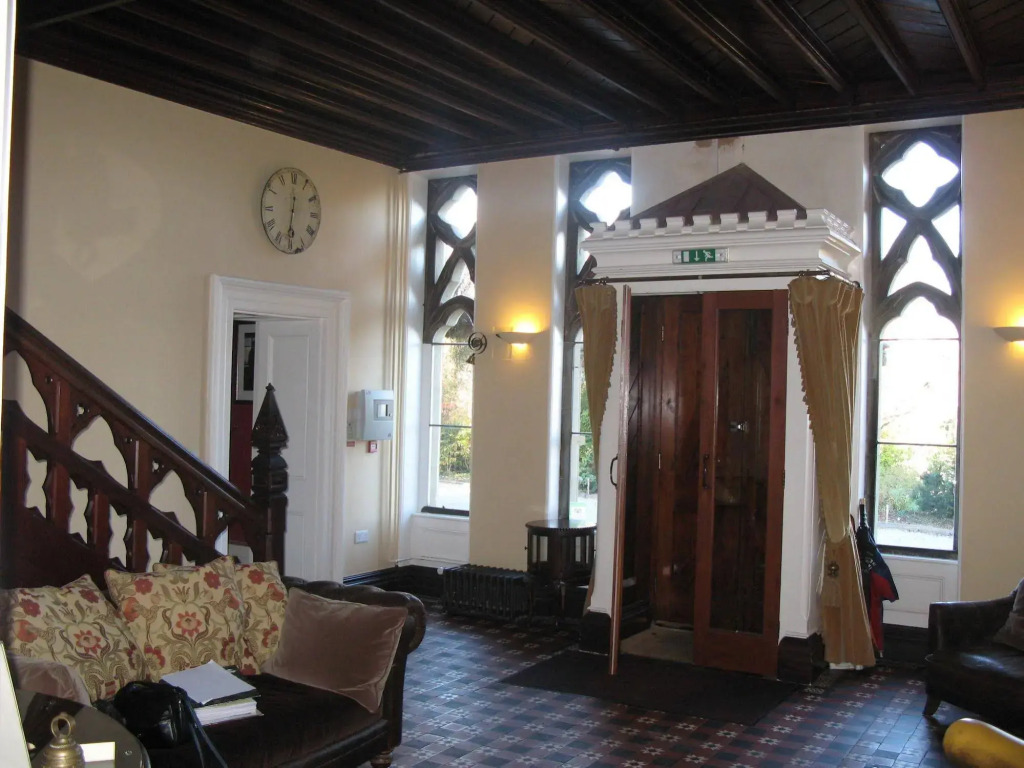 Ffarm Hall