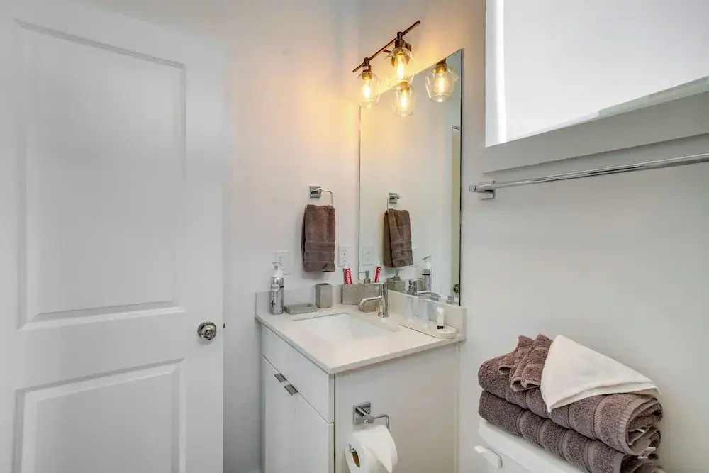 Inviting H-Town Home Near Shops & Golf Courses