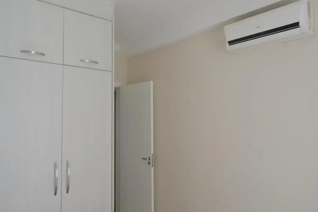 Aluga-se Apto 2 Quartos, sendo 1 suíte, 3 Ar cond. Mobília completa - Praia Grande Ubatuba/SP