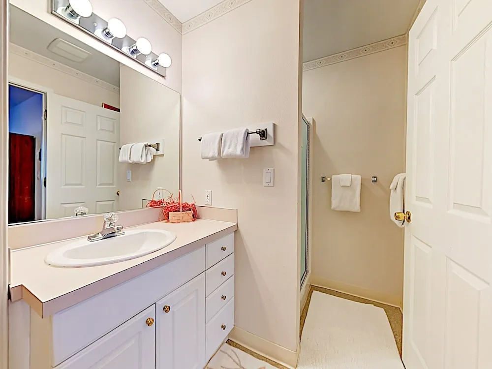 5870 Cloverdale - 4 Br Home