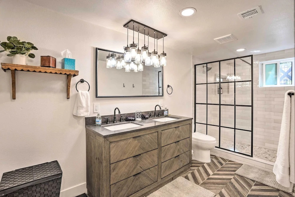 Luxe Timberland Villa w/ Lake Arrowhead Access