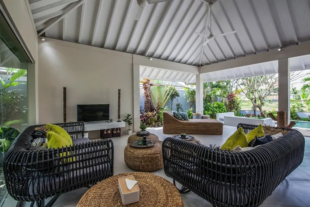 Villa Imbuh 2 - Tropical Oasis 3BR in Central Canggu