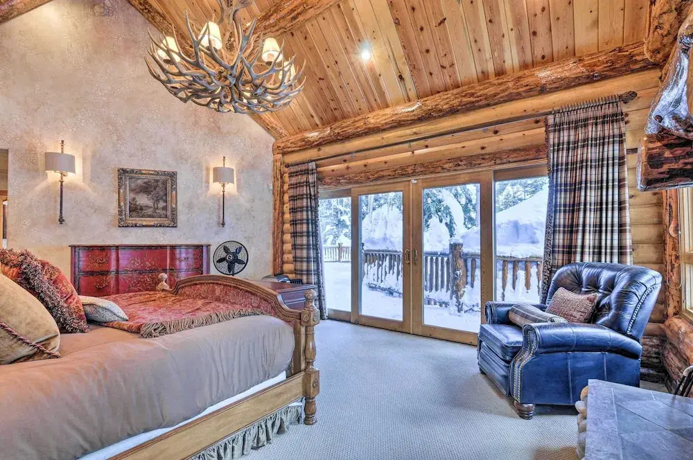 Delightful Duck Creek Village Cabin w/ Deck