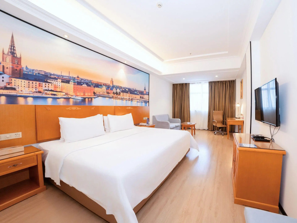 Vienna Hotel (Lingshui Center)