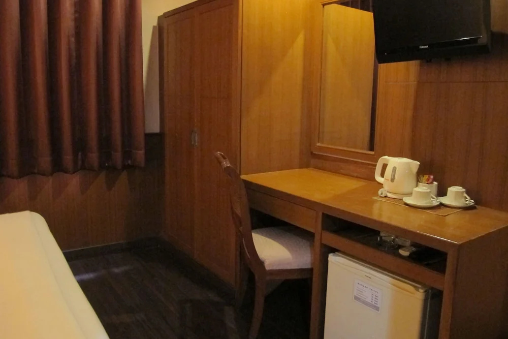 Travel Lodge Suriwongse - Adult only